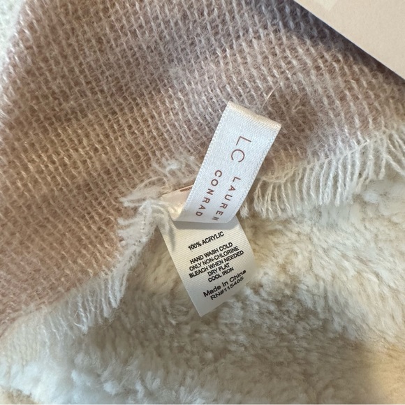 New LC Oversized Blanket Scarf & Wrap - Picture 6 of 6